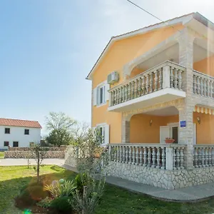 Apartman Ljubica, Polje